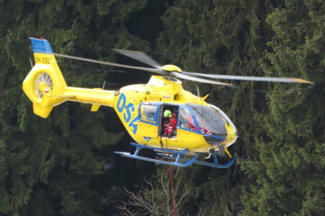 VRTULNÍK LZS LIBEREC ZASAHOVAL NA RIEGROVĚ STEZCE